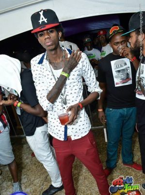 ALKALINE – BAD INNA DEM CIRCLE (CIRCLE BADNESS) – DIAMOND FYAH RIDDIM – DIAMOND INK PRODUCTIONS